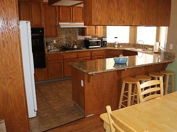 4th image of 14973 Mojave Ave