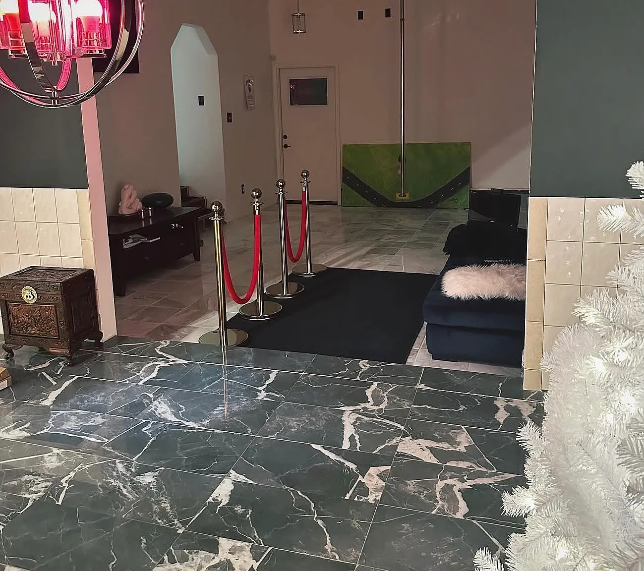 8 bed, 4000 sqft, $700 — Photo 3