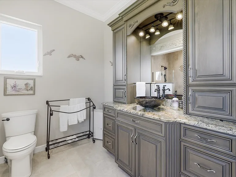 2371 Coral Point Dr — Photo 17