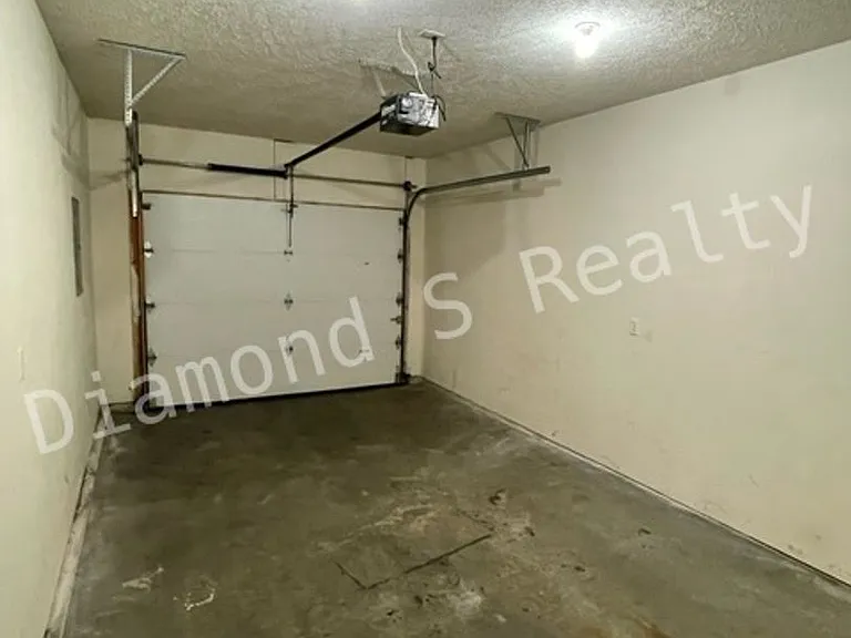 2415 W High St — Photo 16