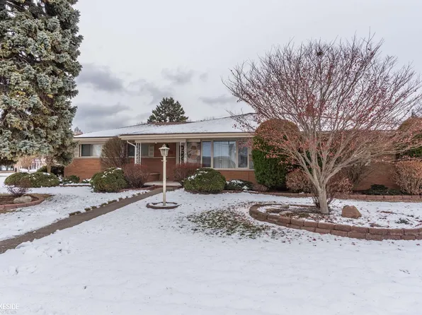 37936 Seaway Ct, Harrison Township, MI 48045