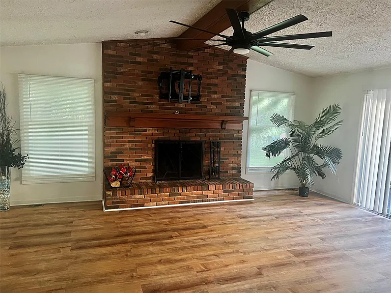 6330 Odessa Dr — Photo 6