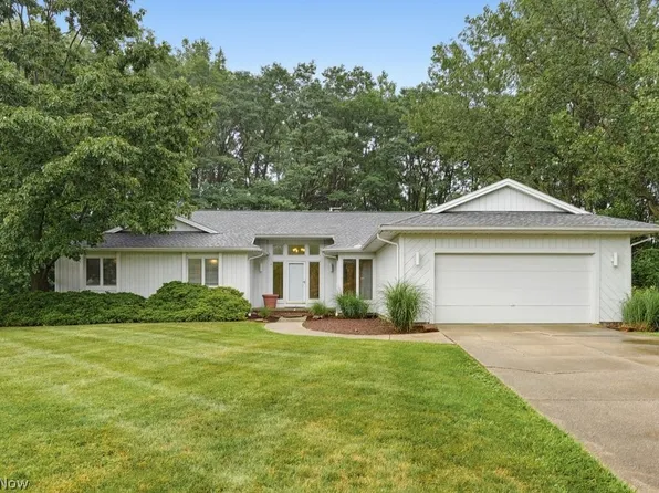 28653 Estates Ct, Solon, OH 44139