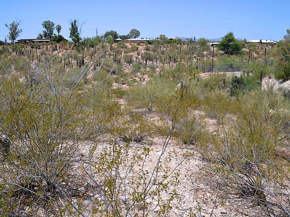 2nd image of Cresta Loma Dr