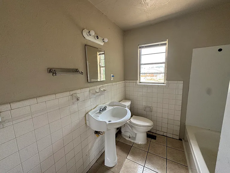 213 NW 84th St — Photo 15