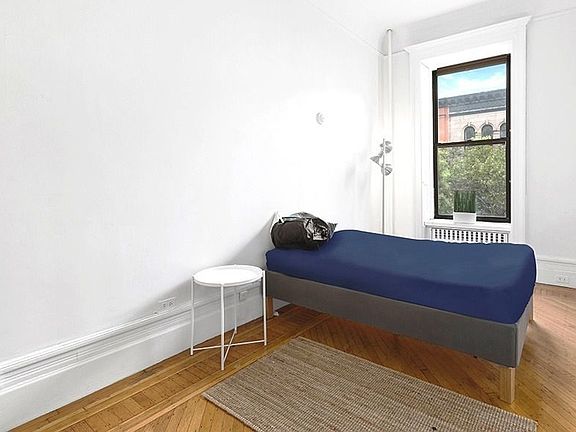 4th image of 46 W 69th St APT 7