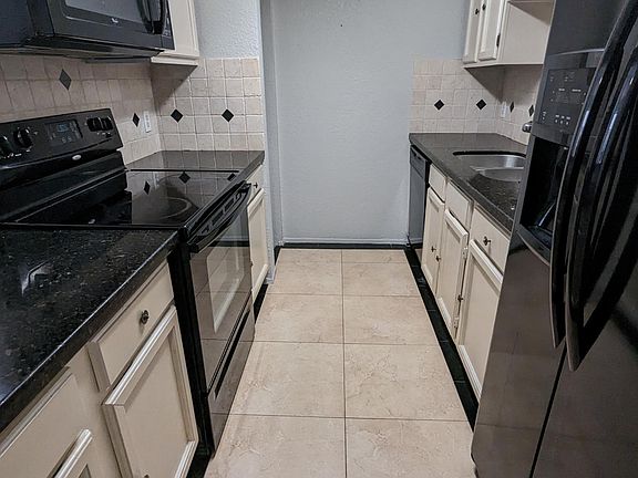 3rd image of 9555 Pagewood Ln #9555
