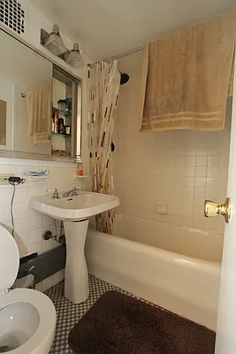 Rented by City Connections Realty | media 2