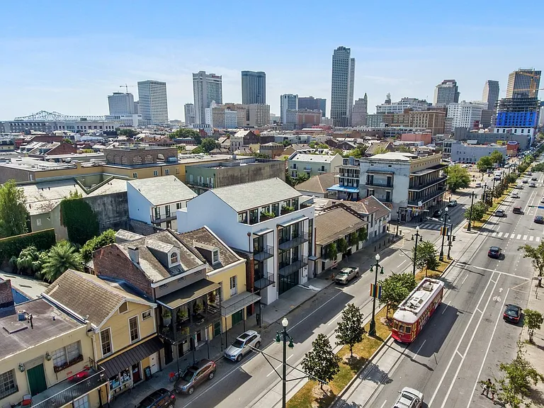 Six18 House is in a prime location in the French Quarter. The property is on the street car route and just blocks away from key streets and landmarks including Royal Street, Canal Street and the St. Louis Cathedral.