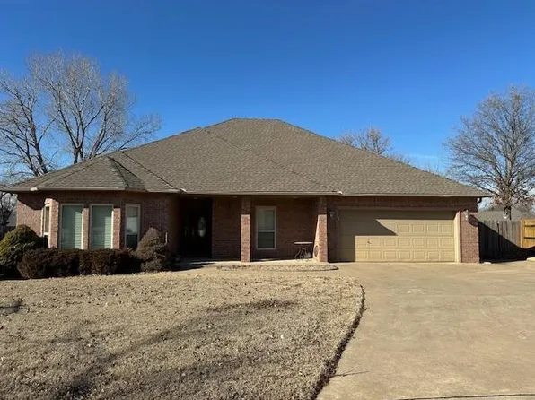 2123 Huntington Pl, Ponca City, OK 74604