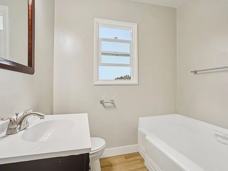 Hollypark Knolls Apartments — Photo 43