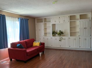 610 W 27th Pl, Lawrence, KS 66046