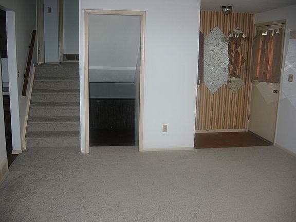 4th image of 8258 Larkspur Dr