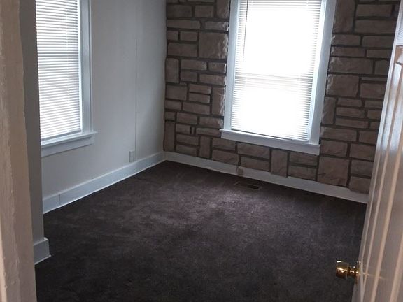 3rd image of 946 Detroit Ave