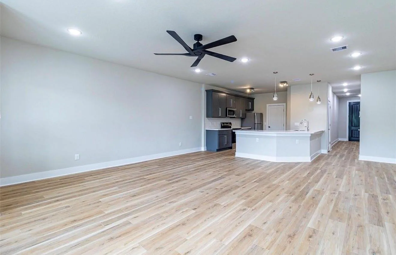 3 bed, 3.5 bath, 1903 sqft, $2,300 — Photo 4