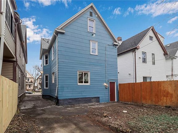 4th image of 333 Hoyt St