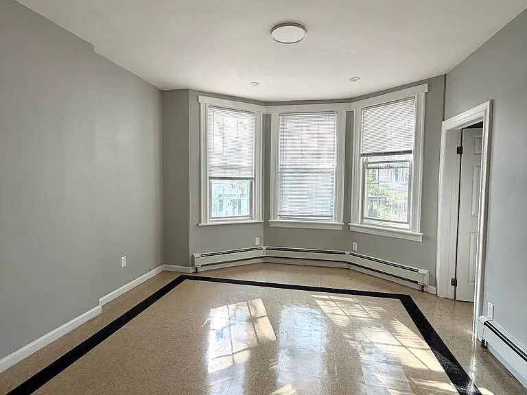 156 Clerk St — Photo 10