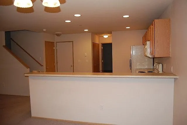 4 bed, 2.5 bath, 1800 sqft, $2,695 — Photo 3