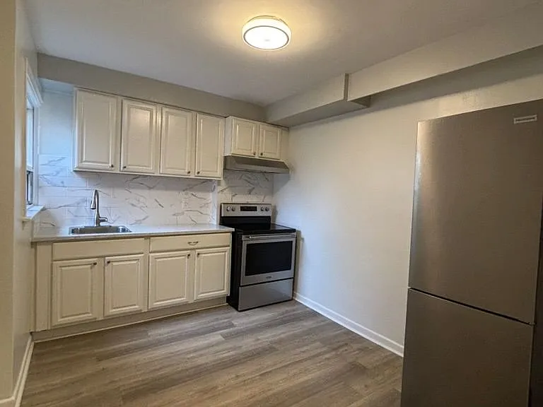 265 Augusta Ave #1 — Photo 3