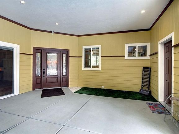 2nd image of 527 Creekside Ln