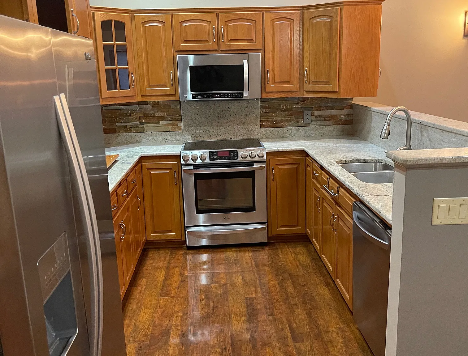 2 bed, 1929 sqft, $2,100 — Photo 3
