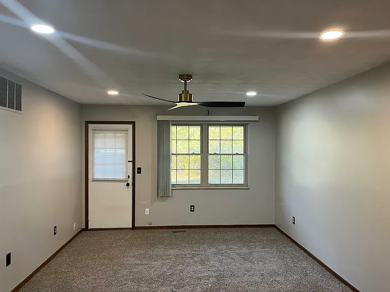 550 Kitrina Ave #1 — Photo 6