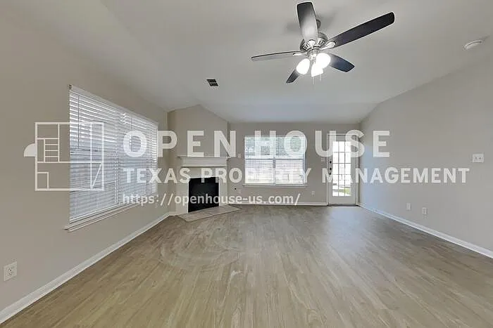 3 bed, 2.0 bath, 1585 sqft, $1,950 — Photo 3