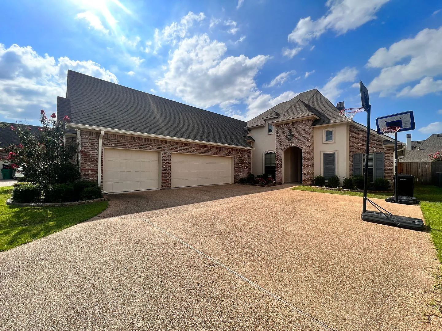 Benton Beauty With Outdoor Living Oasis! — Photo 2