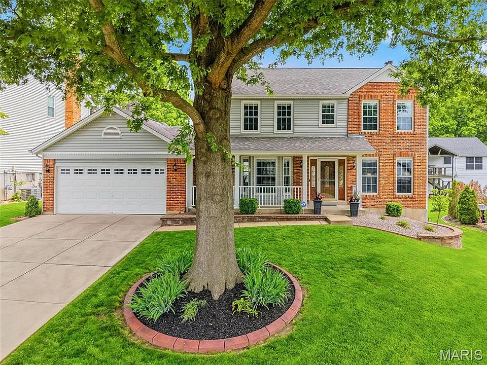 1st image of 6 Belcourt Cir