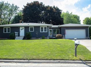 413 17th St NW, Waverly, IA 50677