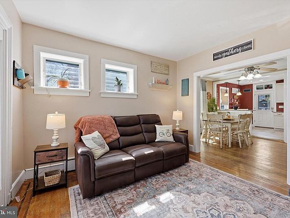 4th image of 104 Sycamore Rd