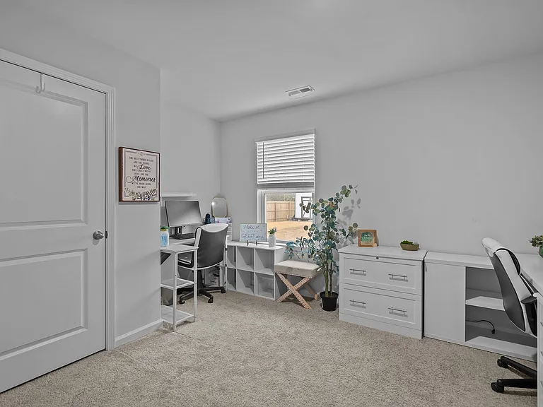 402 Folkstone Rd — Photo 15