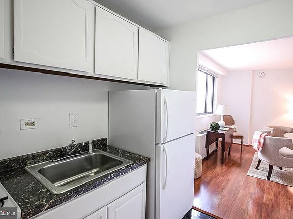 4th image of 1420 N St NW #710
