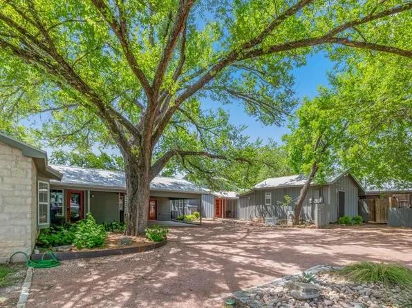 305 N Elk St, Fredericksburg, TX 78624