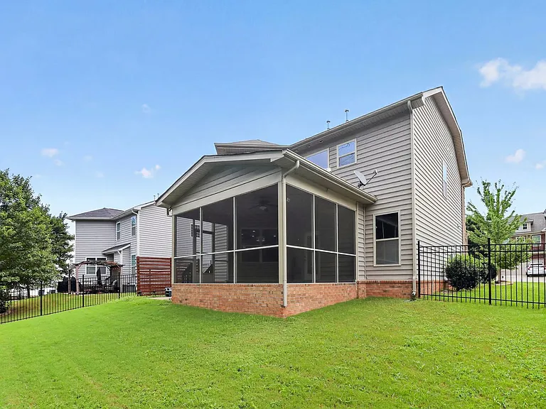 549 Daventry Ct — Photo 36