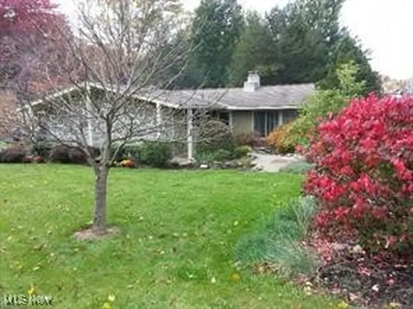 8236 Metropolitan Blvd, Olmsted Falls, OH 44138