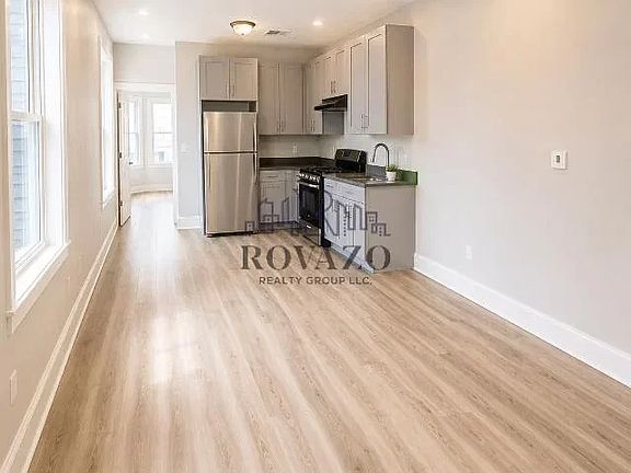 3rd image of 186 Hawthorne Ave #2LC