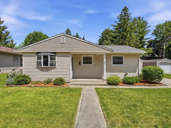 220 Dorow Avenue, Edgerton, WI 53534