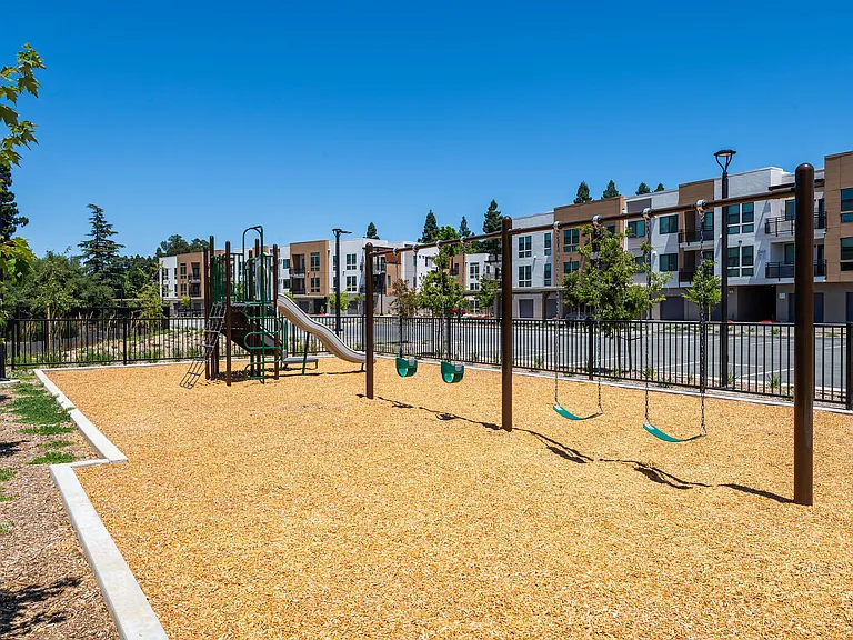 Sutter Green Apartments — Photo 23