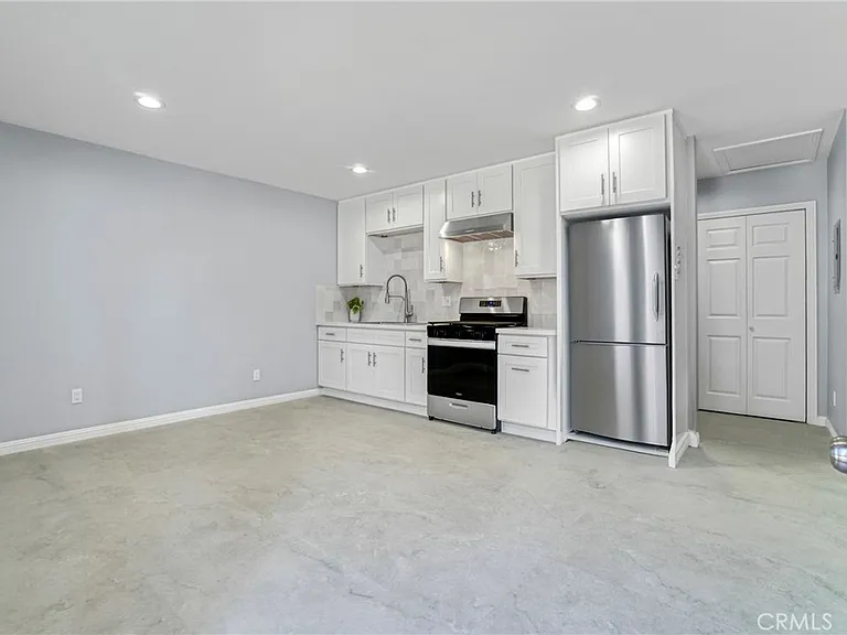 9410 Zelzah Ave — Photo 2