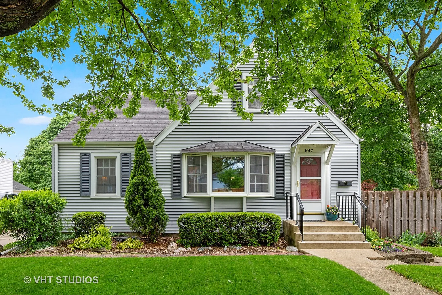 1017 E Willow Ave photo 1