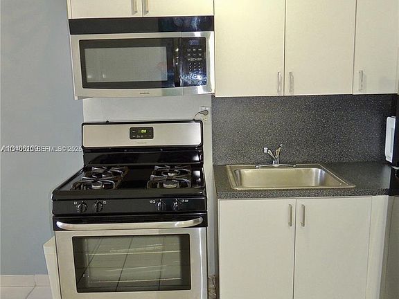 3rd image of 710 Washington Ave APT 522