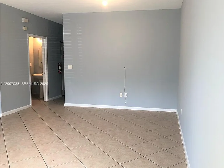 8209 SW 25th Ct — Photo 3