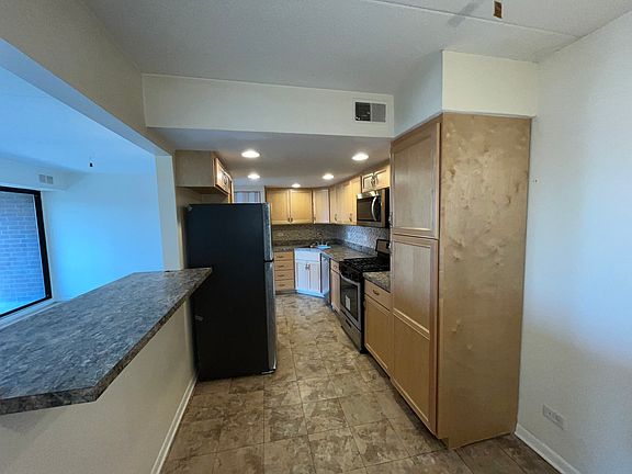 5th image of 500 Park Ave APT 634