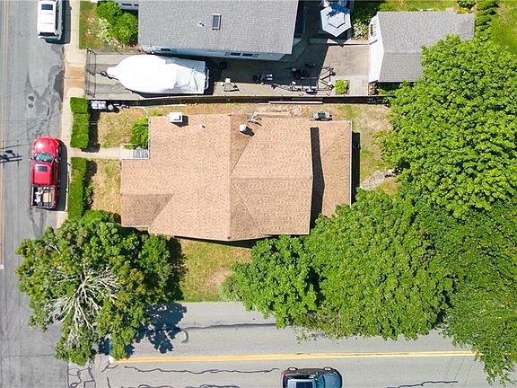 5th image of 109 Carroll Ave