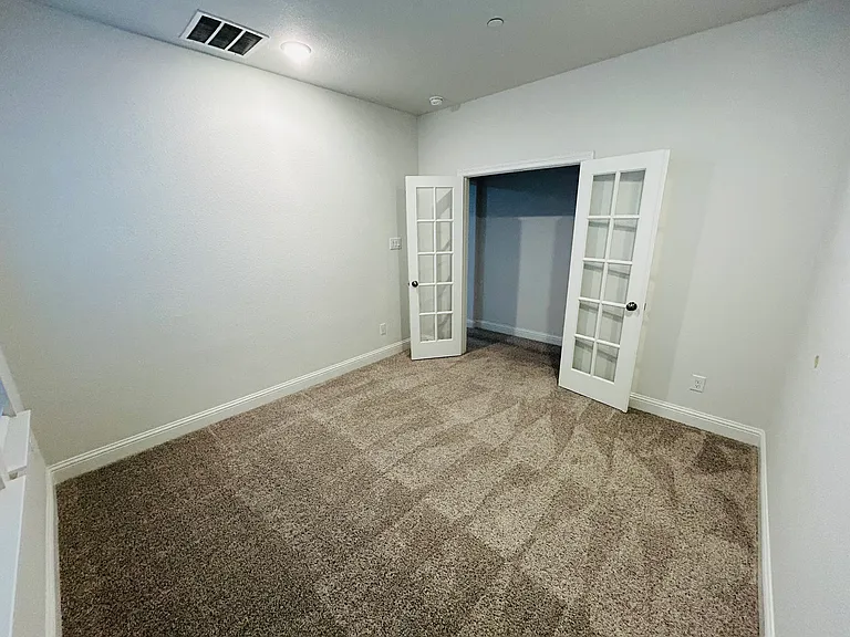 1045 Drew Ln — Photo 15