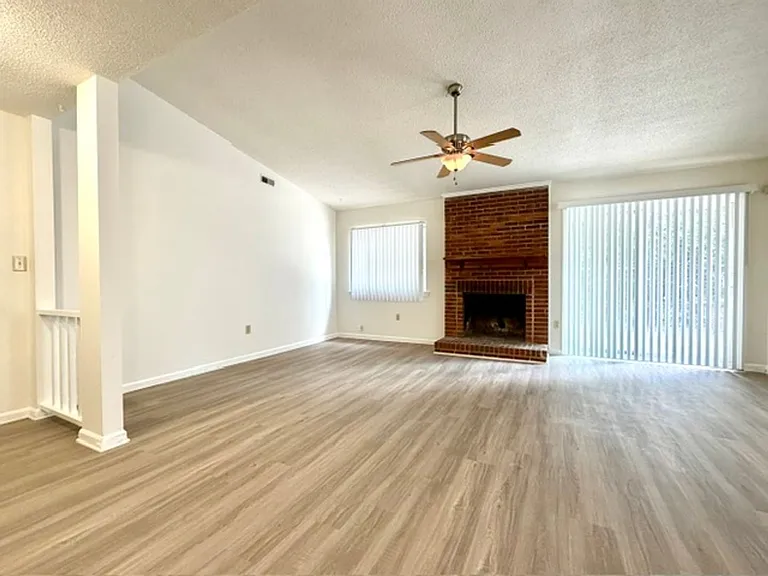 8231 Meadowdale Ln — Photo 6