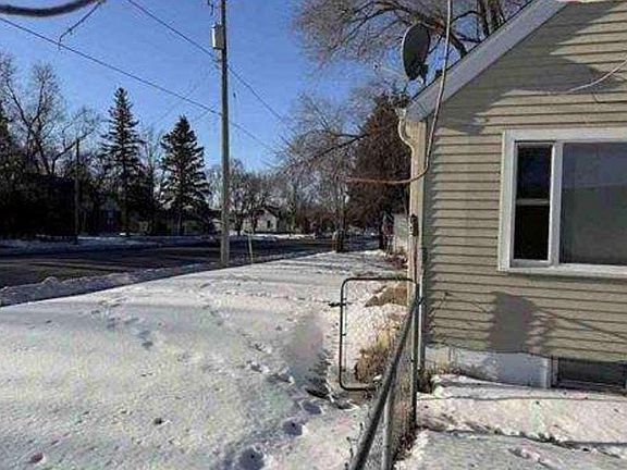 3rd image of 667 E Saint Germain St