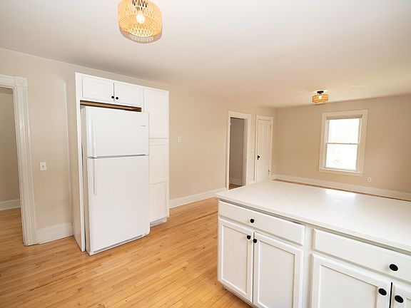 5th image of 139 Allen Ave
