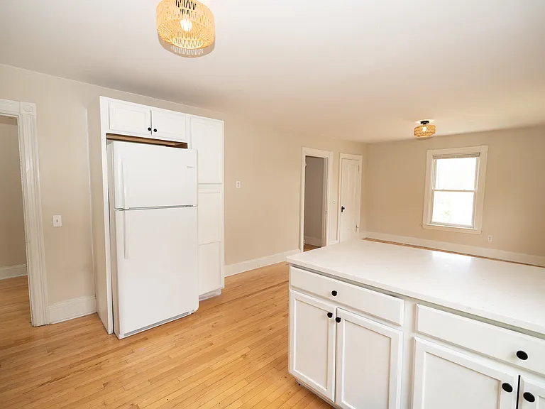 139 Allen Ave — Photo 5